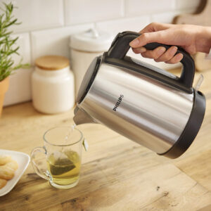 Philips 1.7 Liters Metal Kettle , 2200 Watts, Silver/Black Color - Image 4
